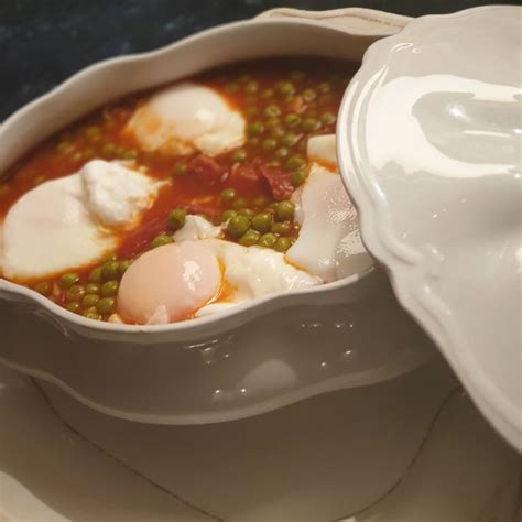 Portuguese Braised Peas And Eggs Ervilhas Ovos Escalfados