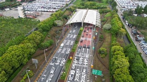 上海迎返程高峰，g40市区方向缓行超10公里，虹桥枢纽也迎大客流车流车辆小时