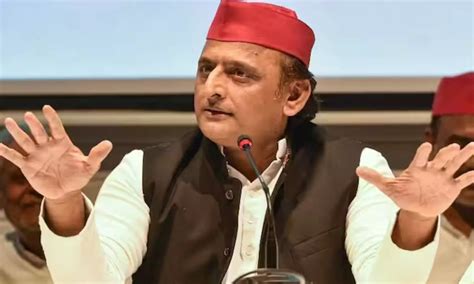 Akhilesh Yadav Holding A Meeting In Samajwadi Party Office Over Ramcharitmanas Controversy Swami