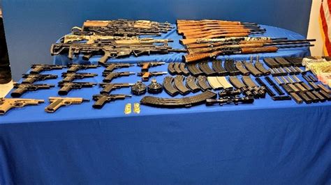 Decomisan Arsenal De Armas Y Cargadores En El Puente De Eagle Pass Iba