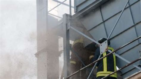 Feuerwehr Bek Mpft Glut In Sp Nebunker