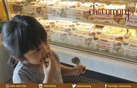 Chocomory On Twitter Adik Lucu Ini Tangan Kanannya Pegang Tester Moo