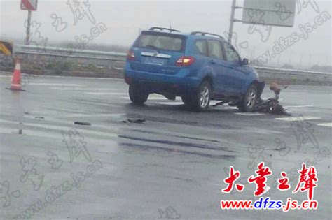 雨天路滑提示雨滑馨提示语雨天提示语大山谷图库