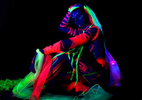 Neon Naked Life Drawing Class Dalston London Classes Reviews DesignMyNight