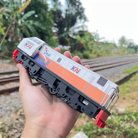 Jual Miniatur Kereta Api Lokomotif Cc Full Akrilik Mesin Bisa Jalan