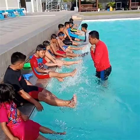 Berenang Untuk Membangun Karakter