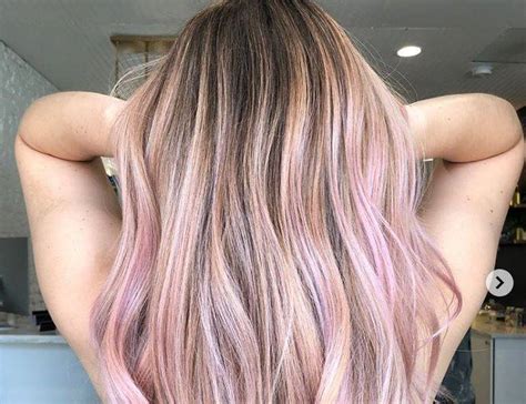 Balayage rosa la nueva forma de teñir tu cabello en primavera