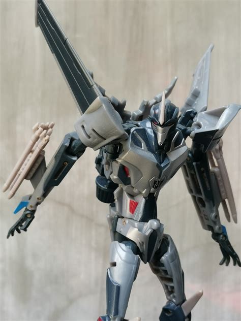 AUTHENTIC Transformers Prime First Edition Deluxe Class Starscream