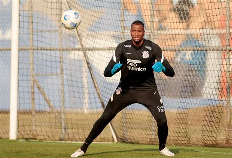 Goleiro Carlos Miguel Relacionado Pela Primeira Vez No Corinthians