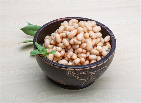 White canned beans 7870714 Stock Photo at Vecteezy