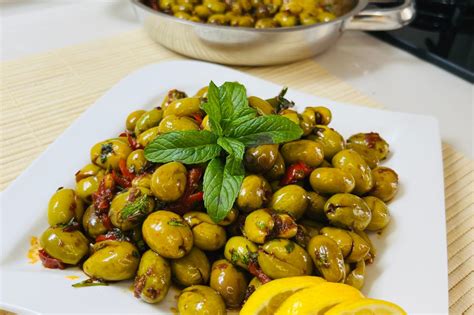 Yeşil Zeytin Kavurması Tarifi Nasıl Yapılır Videolu Resimli Yemek