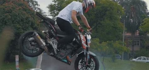 Ktm Duke 200 By Rok Bagoros Stunt Rider Oficial Ktm Motonline