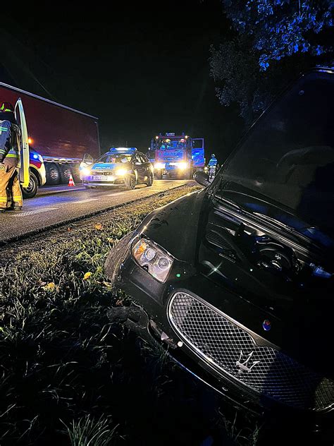 Gr Z W Letni Kieruj Cy Maserati Zasn I Zjecha Do Rowu Tygodnik