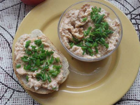 Przepis Pasta do pieczywa z wędzonych brzuszków łososia przepis