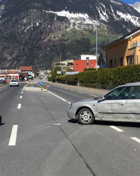 Rollerfahrer Verletzt Sich Bei Kollision Mit Auto Pilatustoday