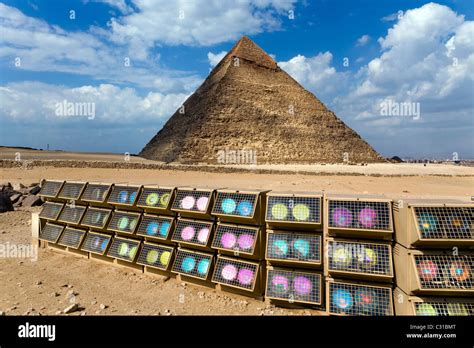 Pyramide Von Gizeh Bei Nacht Fotos Und Bildmaterial In Hoher