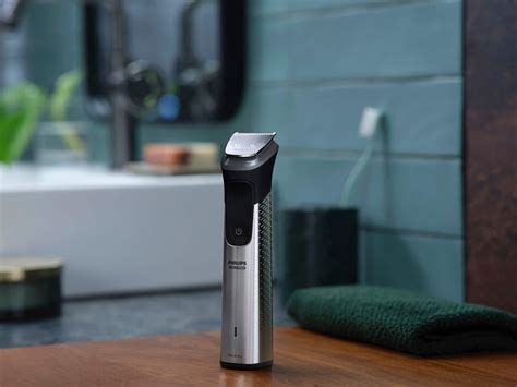 Philips Norelco Multigroom Series 7000