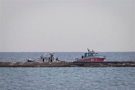 Woman Dies 6 Hospitalized After Boat Capsizes In Lake Michigan