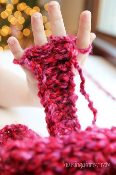 Simple Finger Knitting Project | Housing a Forest