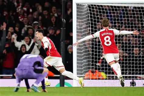 Arsenal Joue Avec Liverpool Et Rebat Les Cartes Premier League J23