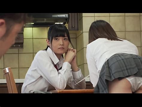 友達のJ 妹が笑みを浮かべパンチラで誘惑ムレムレパンティで激しい顔騎 尻コキ責めで弄ばれて 友達には内緒で妹の敏感生マ コをがっつりハメまくるパート2 XVIDEOS