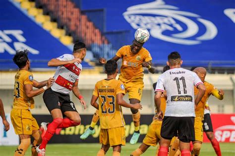 FOTO Babak Pertama Liga 1 Bhayangkara FC Ungguli Madura United 1 0