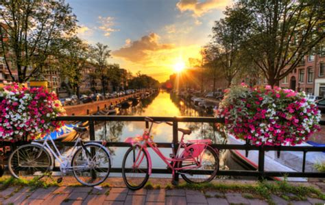 Amsterdam bike tour with canal cruise | OutdoorTrip