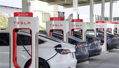 Tesla Plans to Build the Biggest Supercharger Station in the World