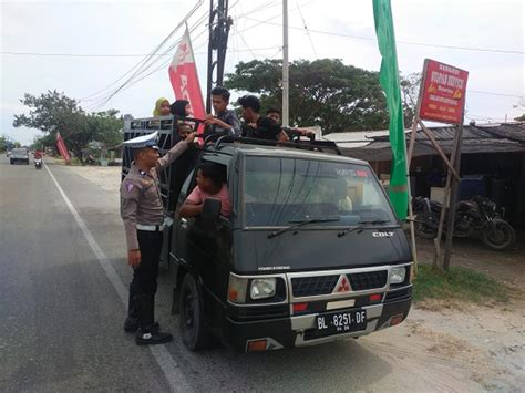 Hindari Kecelakaan Mobil Bak Terbuka Dilarang Angkut Penumpang Waspada