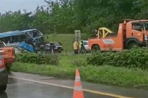 Dua Orang Meninggal Dalam Kecelakaan Di Jalan Tol Cipali Subang