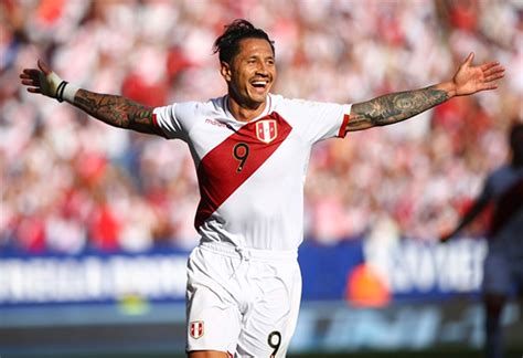 PERÚ CELEBRA AL DERROTAR 1 0 A NUEVA ZELANDA CON GOL DE LAPADULA