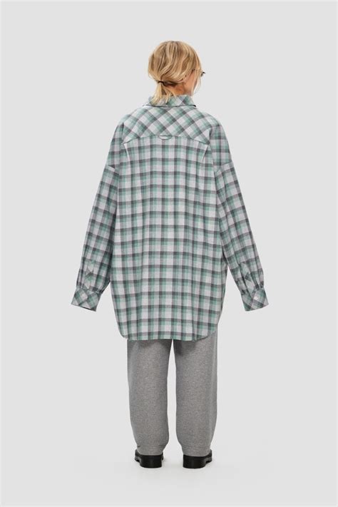Monochrome - Lifestyle oversize fashion