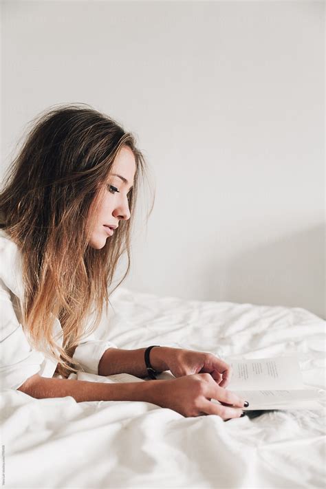 Nude Blonde Reading Smutty My XXX Hot Girl