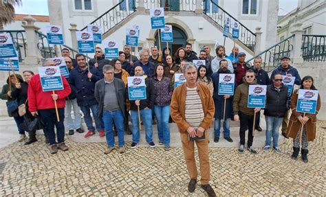 Stal Em Frente Aos Pa Os Do Concelho Da C Mara Municipal De Almada