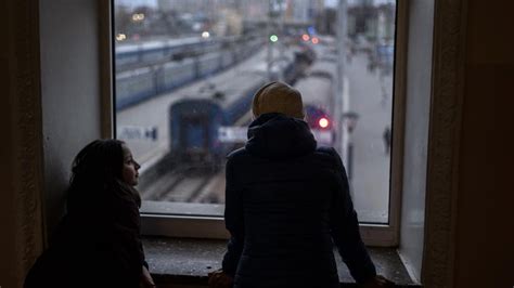 Los Trabajadores Que Hacen Que Los Trenes Sigan Funcionando En Ucrania