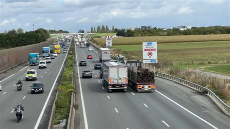 Nord un accident impliquant deux poids lourd sur l A1 à Seclin 11 km