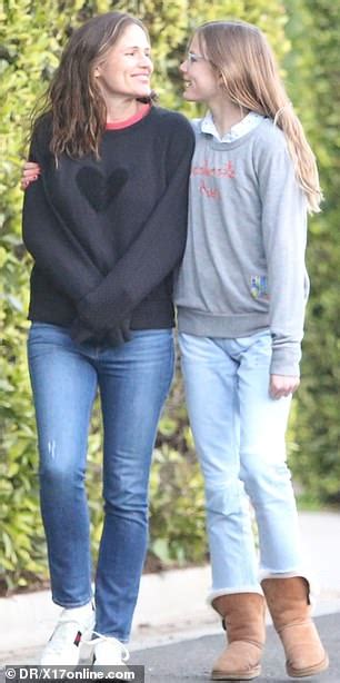 Jennifer Garner Takes Daughters Violet 14 And Seraphina 11 Out For Strolls Amid Lockdown