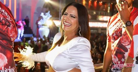 Viviane Araujo exibe barrigão enquanto aproveita dia de sol no Rio de