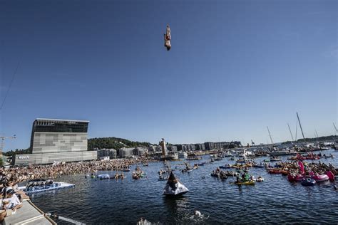 Watch Worlds Best Cliff Divers Take Flight From Oslos Opera House