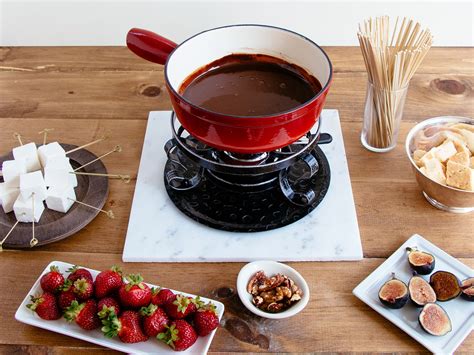 Chocolate Fondue Recipe: Easy Chocolate Fondue at Home