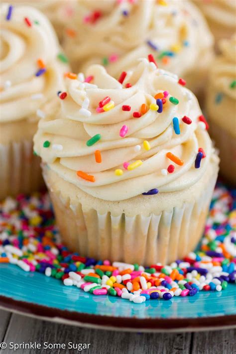 Funfetti Cupcakes with Cake Batter Frosting - Sprinkle Some Sugar