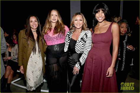 Vanessa Williams Attends Pamella Roland Fashion Show With Her Three Daughters Photo 4894659