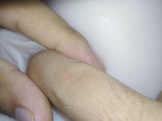 汁液从又湿又热的阴户滴落 为爸爸摩擦阴蒂 性玩偶 Pornhub Gay