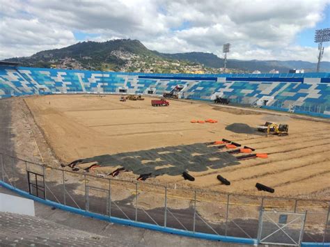 Ultiman detalles para la siembra del nuevo césped del estadio Nacional