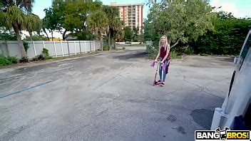 Horny Year Old Hops On The Bus XNXX