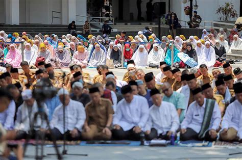 Tata Cara Sholat Istisqa Lengkap Dengan Niatnya Agar Hujan Turun