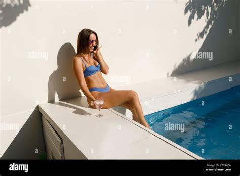Bikini Babe Banque De Photographies Et Dimages Haute R Solution Alamy