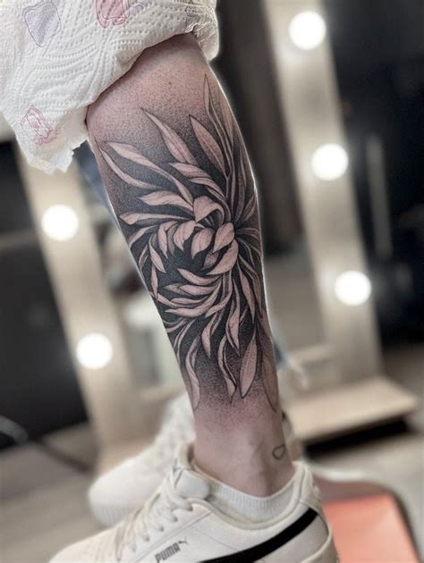 Pin by Tarık Akıner on Hızlı Kaydedilenler Chrysanthemum tattoo