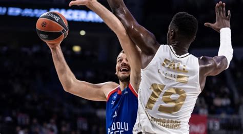 Anadolu Efes son çeyrekte kazandı Ribaund Dergi Basketbol