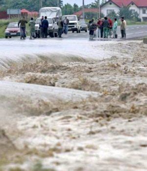 Inunda Iile Din Gala I Au L Sat Sute De Oameni F R Cas Localnicii